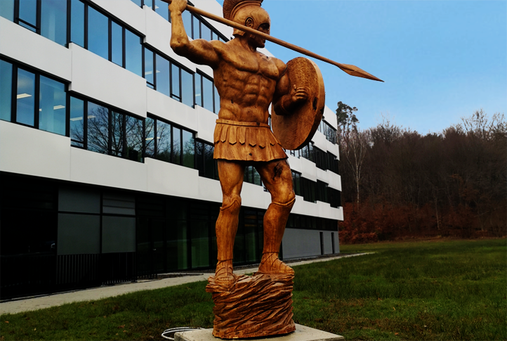 Res Hofmann a sculpté ce soldat romain dans du bois et l'a traité avec l'Huile Protectrice UV d'Osmo.