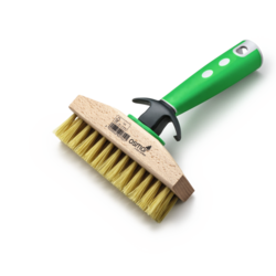 Brosse de nettoyage pour terrasse avec poignée