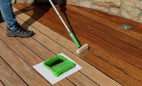 Nettoyage de printemps et entretien des terrasses en bois avec les produits Osmo après l'hiver