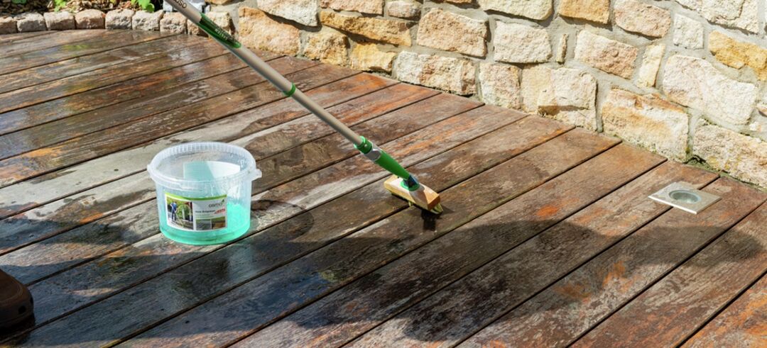 Dégriser une terrasse en bois