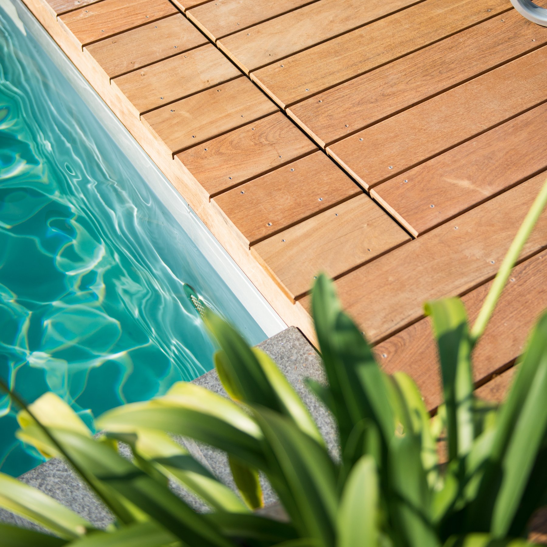 Escaliers, socles et bords de piscine