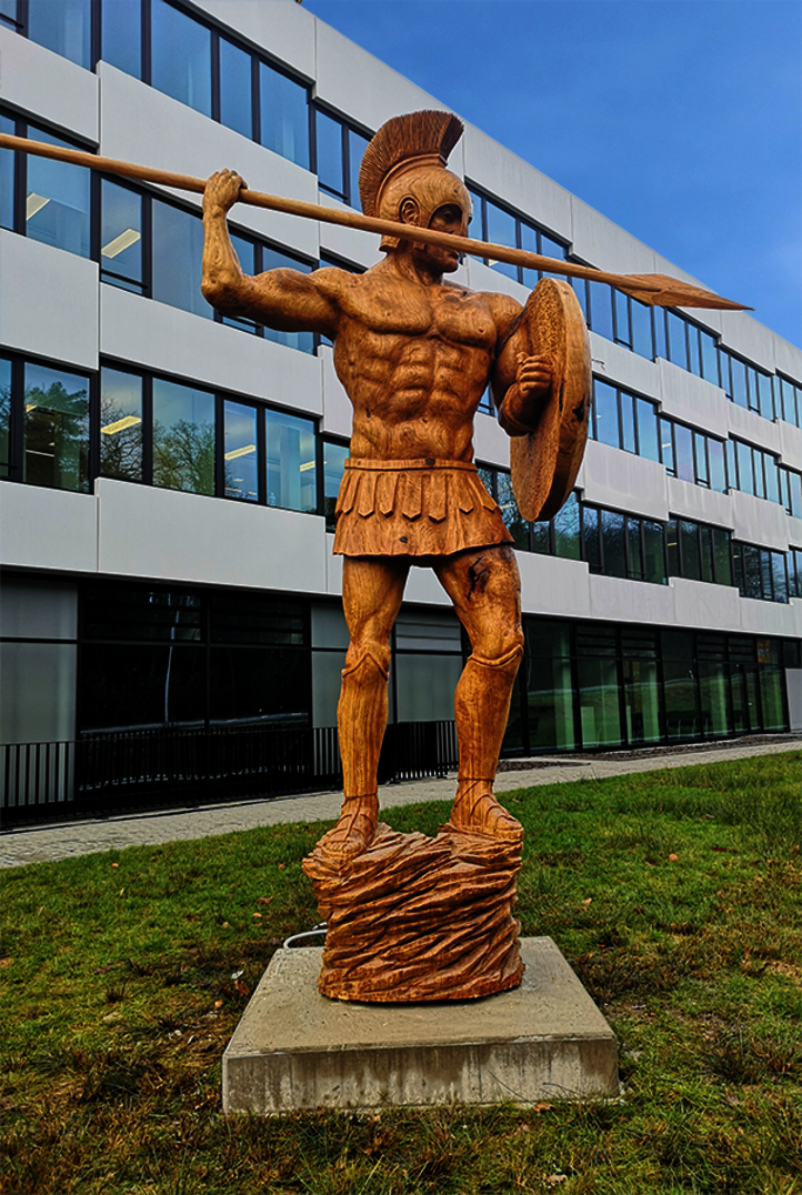 Ce soldat romain en bois de Res Hofmann est traité avec l'Huile Protectrice UV d'Osmo.
