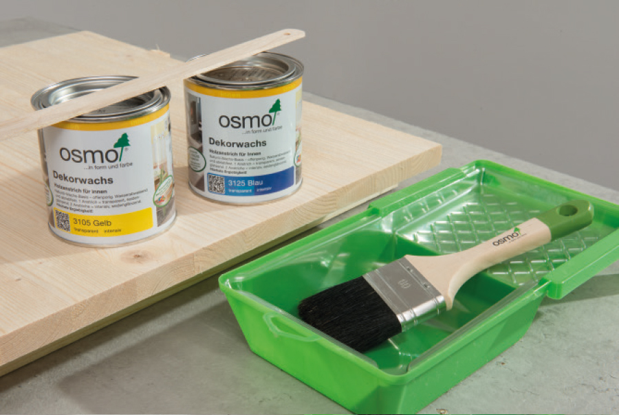 Pour la finition pour le bois, utilisez la Cire Déco Osmo dans deux couleurs différentes – choisissez vos deux couleurs préférées pour la technique deux-teintes.