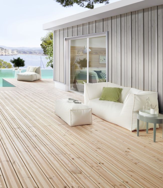 Profilés verticaux en bois pour des façades dynamiques