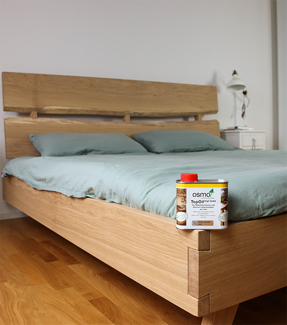 Fabian Bau utilise fréquemment TopOil pour des projets tels que la construction d'un lit en bois.